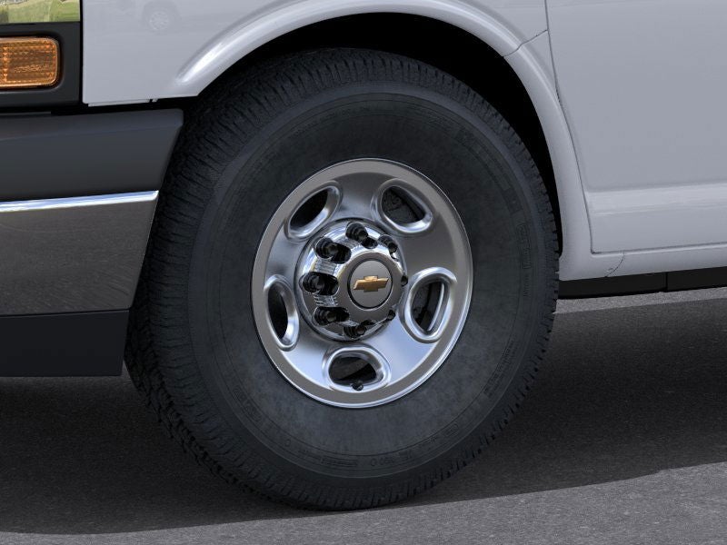 2025 Chevrolet Express Passenger 1LT