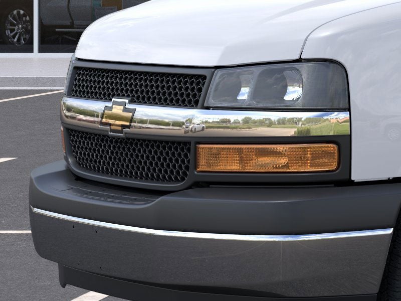 2025 Chevrolet Express Passenger 1LT