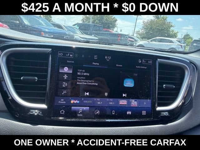 2025 Chrysler Pacifica Select