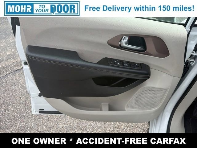 2022 Chrysler Voyager LX